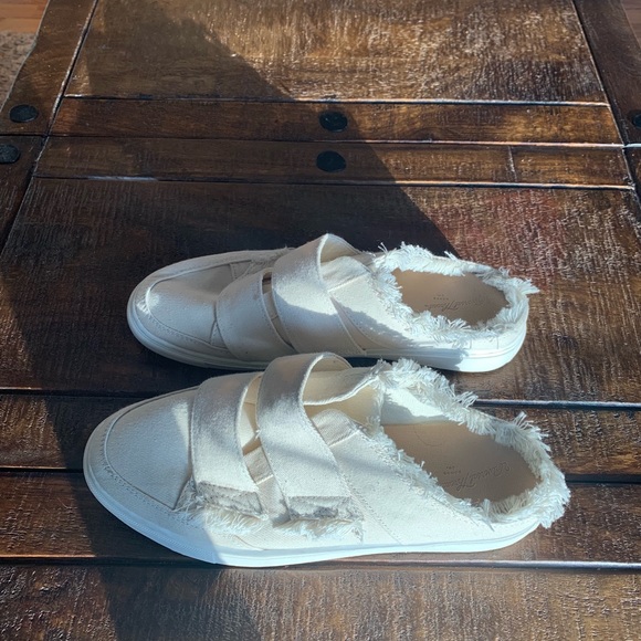 Universal thread slip on sneaker sz 8 - Picture 2 of 6